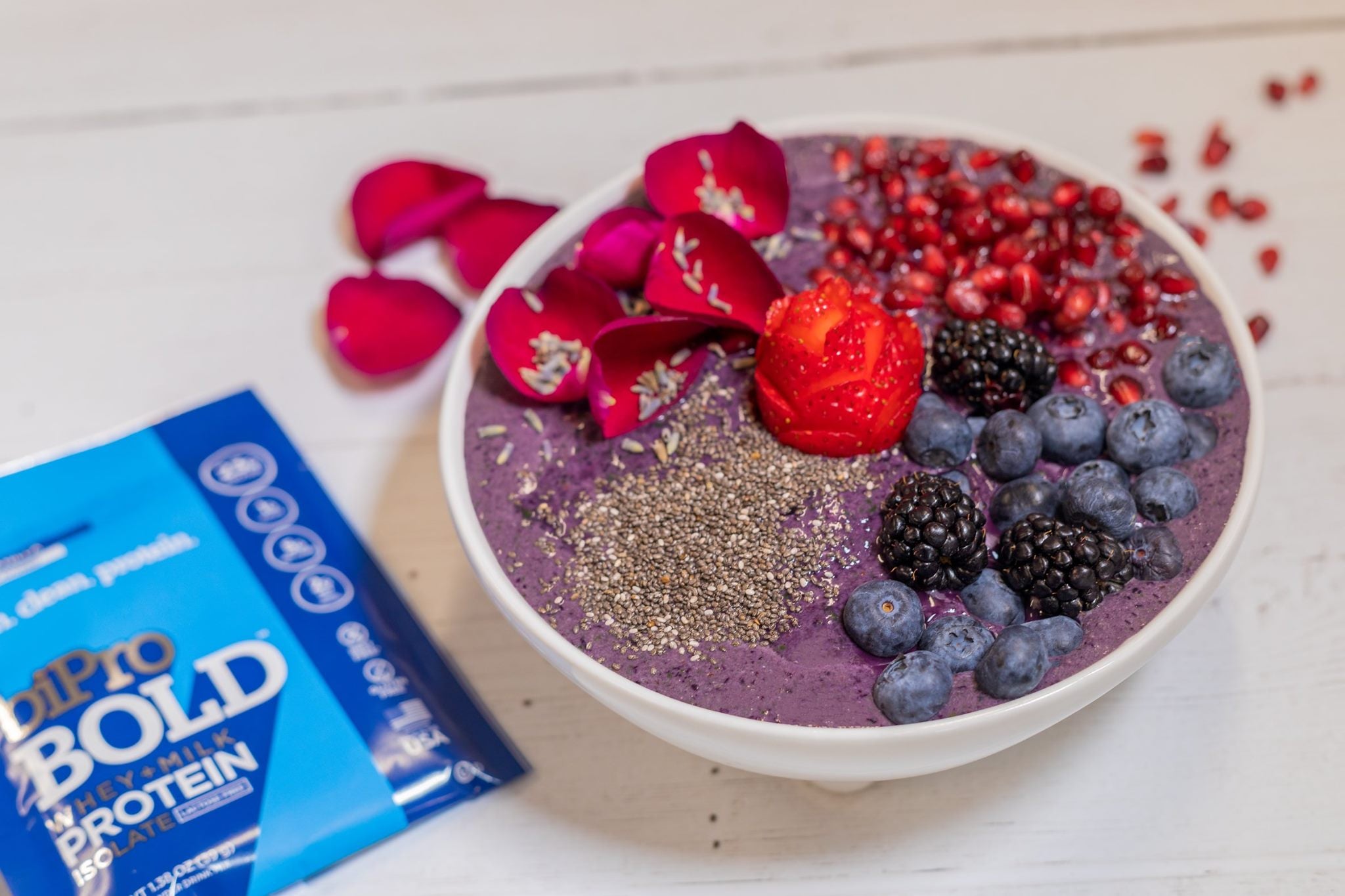 BiPro smoothie bowl de arándano y granada
