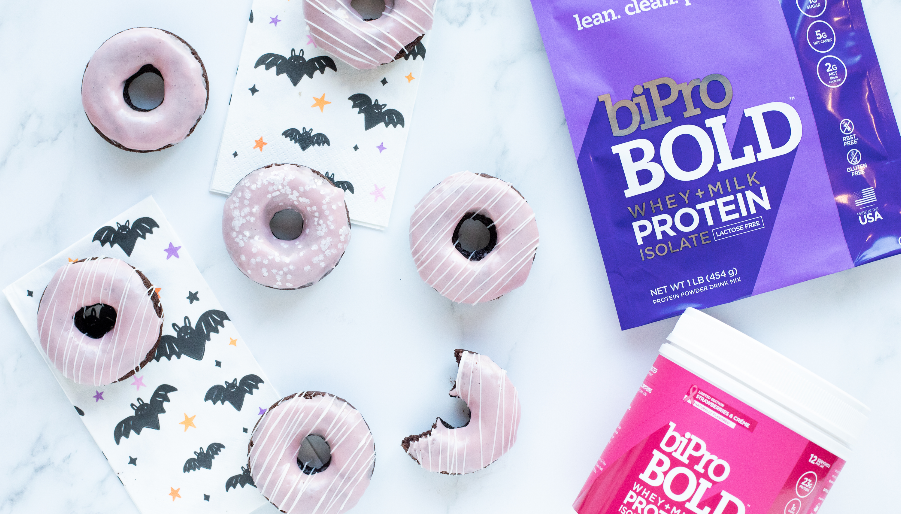 Donas con Proteína BiPro BOLD Chocolate y glaseado de fresa